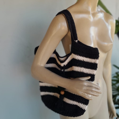 Bolsa Bicolor feita em Crochê - PROMOÇÃO