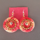 Brinco Esfera de Crochê Bordado Com Contas de Madeira.